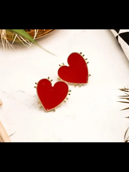 Vintage Little Queen Gold Stud Red Heart Drop Earrings ❤️✨ - Picture 3 of 3